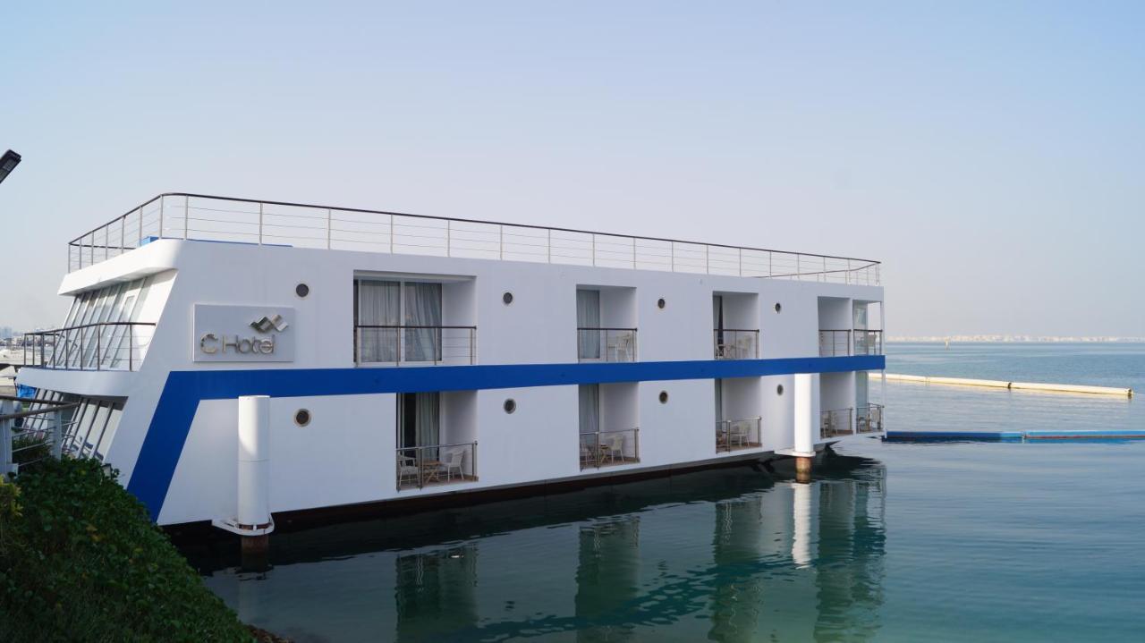 C Hotel Manama Extérieur photo
