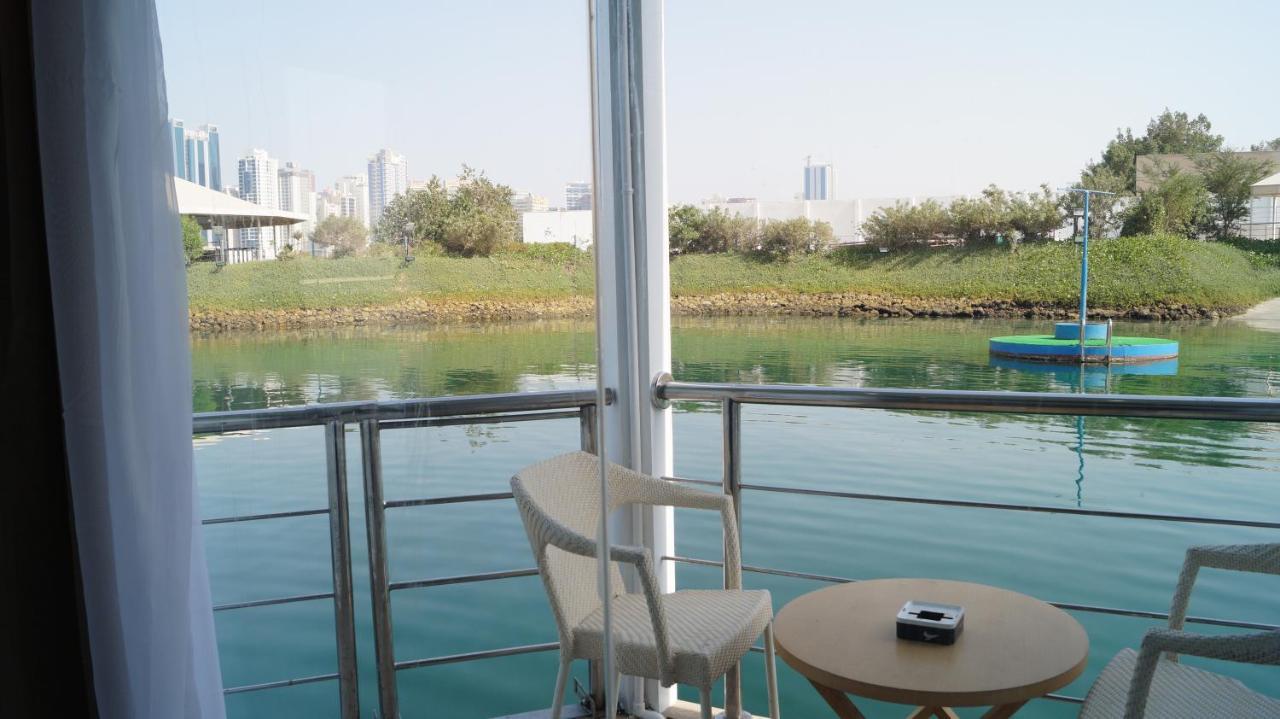 C Hotel Manama Extérieur photo