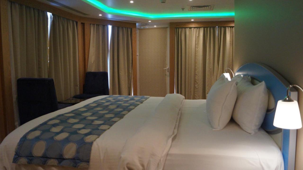 C Hotel Manama Extérieur photo
