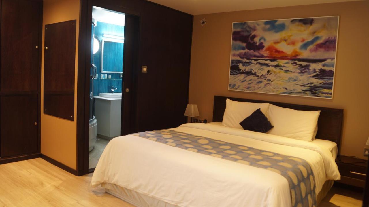 C Hotel Manama Extérieur photo