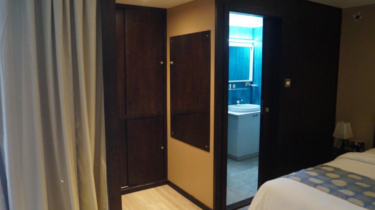 C Hotel Manama Extérieur photo