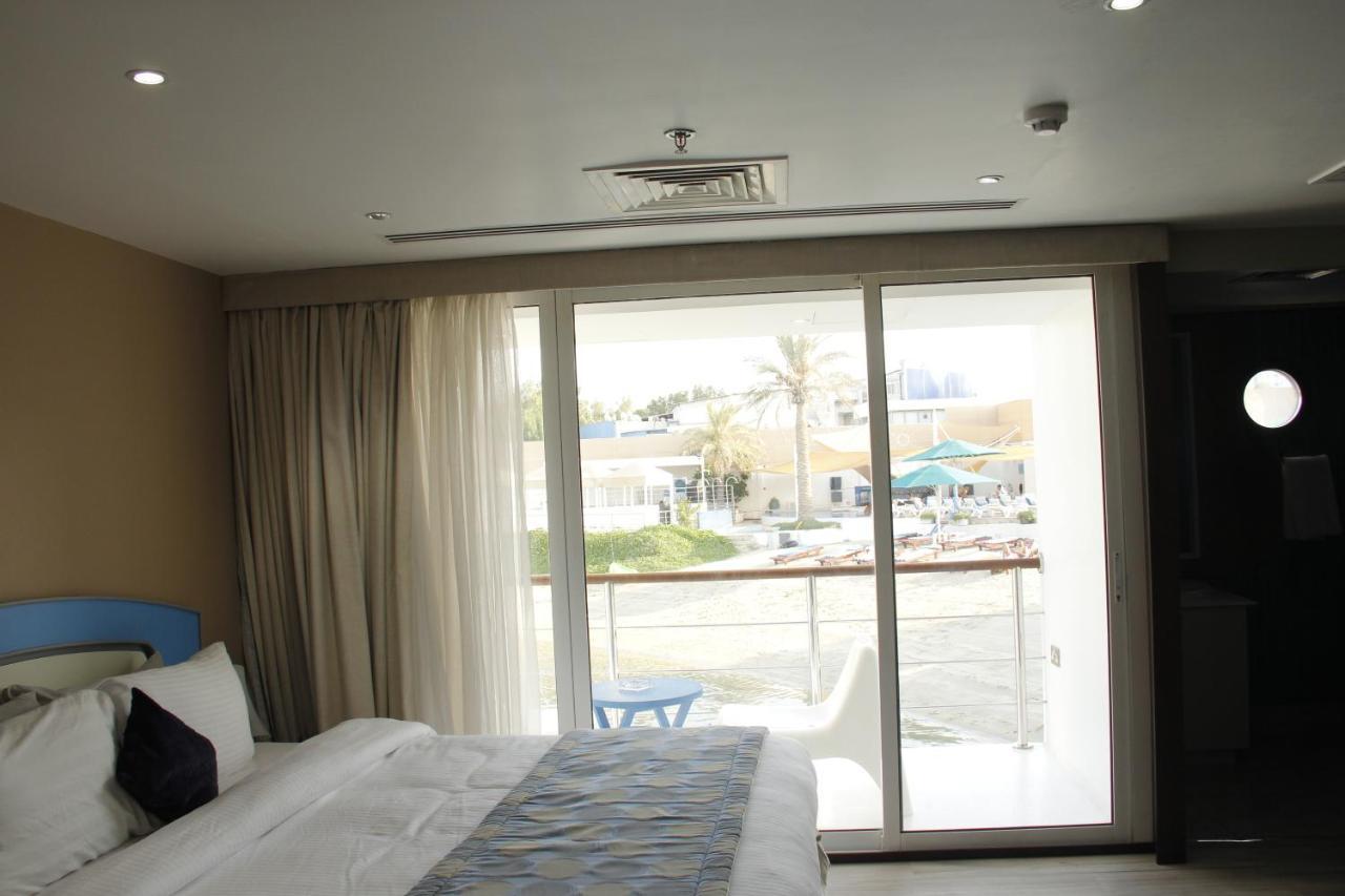 C Hotel Manama Extérieur photo